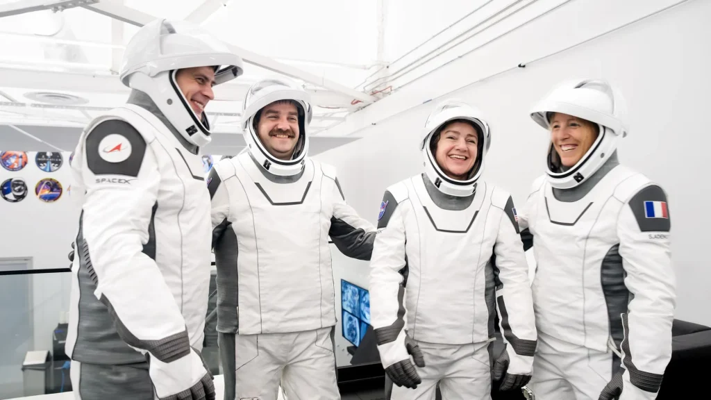 NASA Allows Astronauts to Bring Smartphones to Space for Social Media