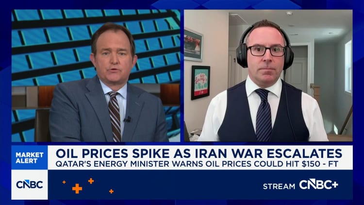 Market reacts as Kuwait cuts oil production amid Strait of Hormuz closure