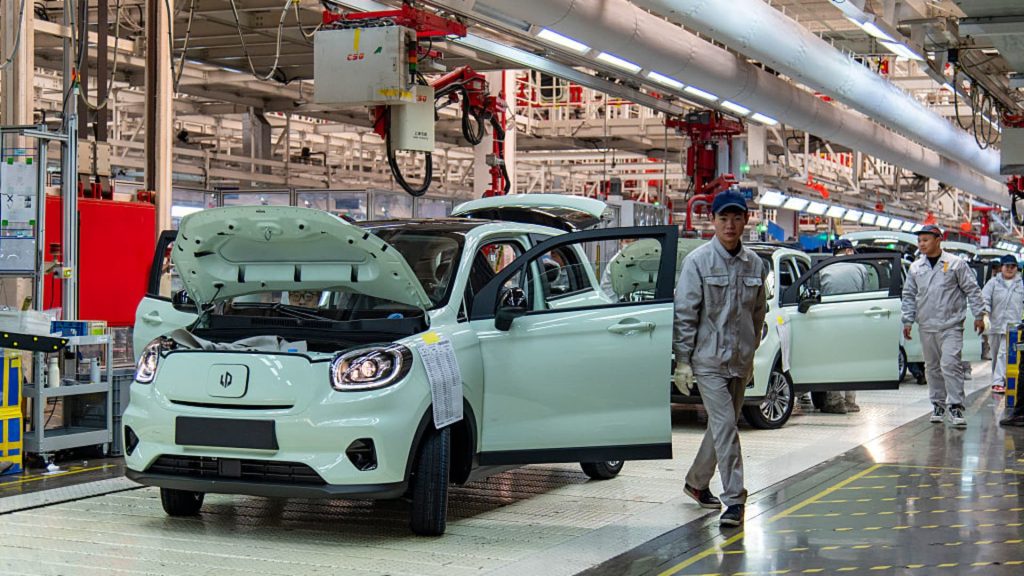 Chinese EV Manufacturers Gain Cost Edge Through Vertical Integration, Report Finds