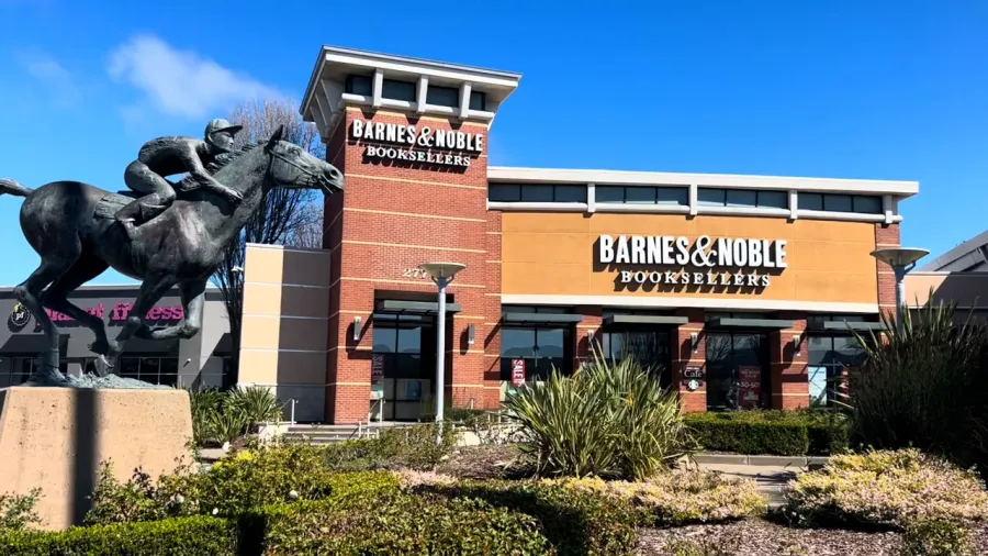 Barnes & Noble to close decades-old Peninsula location