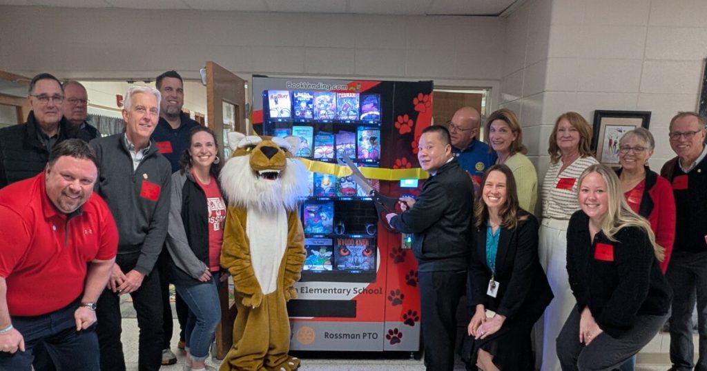 Rossman Elementary unveils book vending machine with ribbon-cutting ceremony