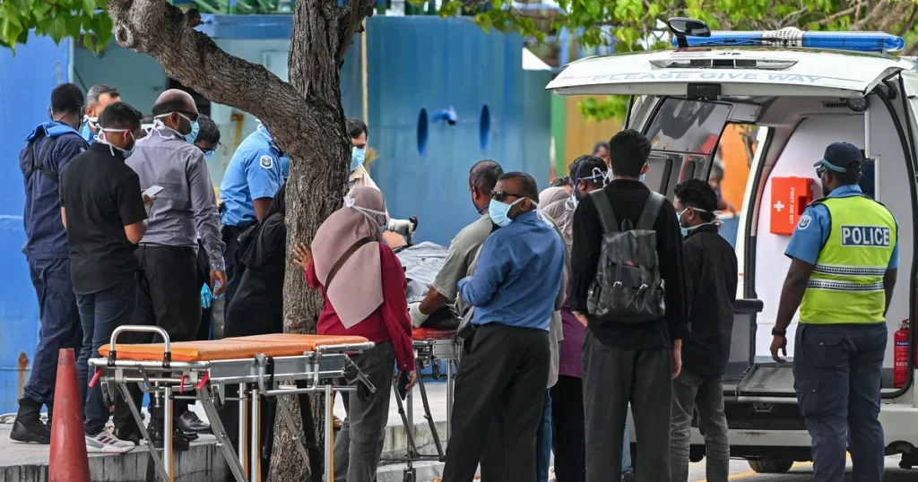 Divers killed in Maldives cave: Fatal mistake