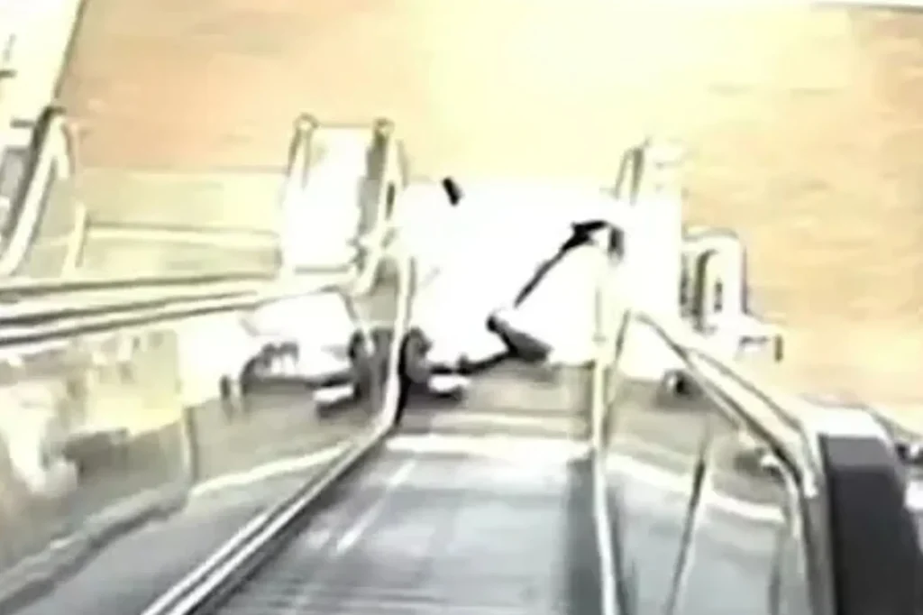 Horror as dad dies in escalator trap as dozens ignore