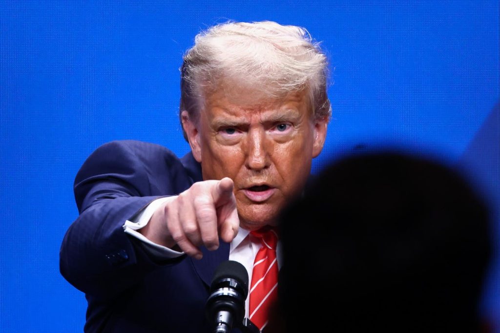 Trump Condemns Judge's Wife Amid Kennedy Center Naming Dispute
