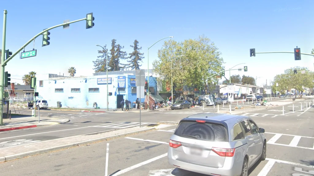 Juvenile driver kills 3, injures multiple in Oakland crash
