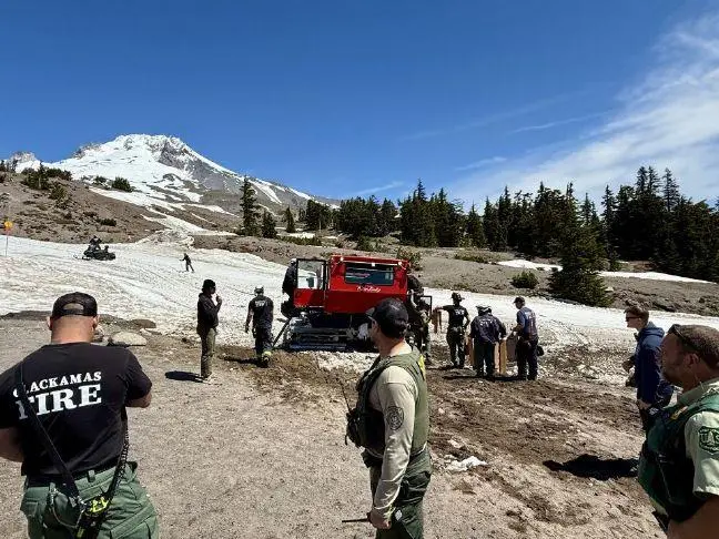 Climber trapped under boulder near Mount Hood's Silcox Hut