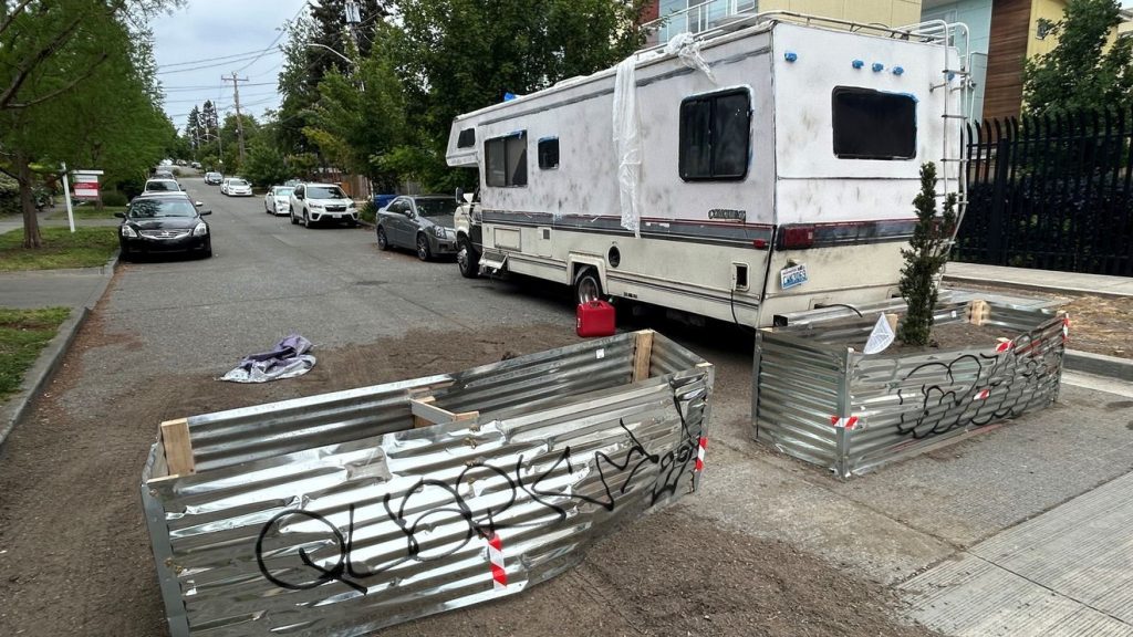 Seattle Residents Build Barricades Against Aurora Ave Gunfire