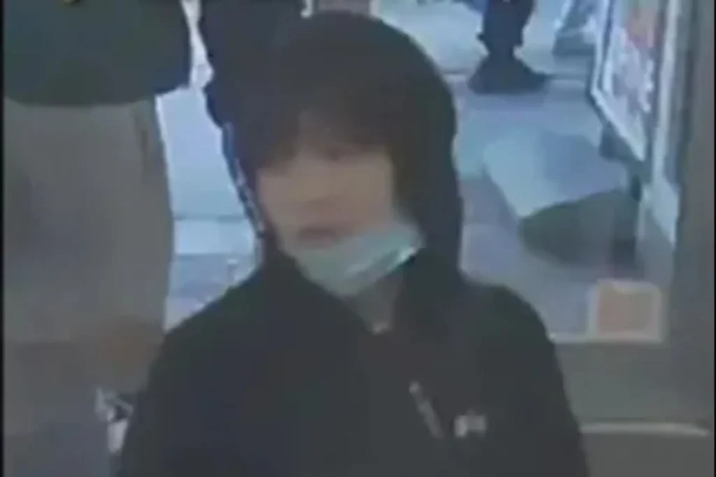 Horror as duo SLASH and punch Five Below worker in brutal checkout bloodbath at NYC store
