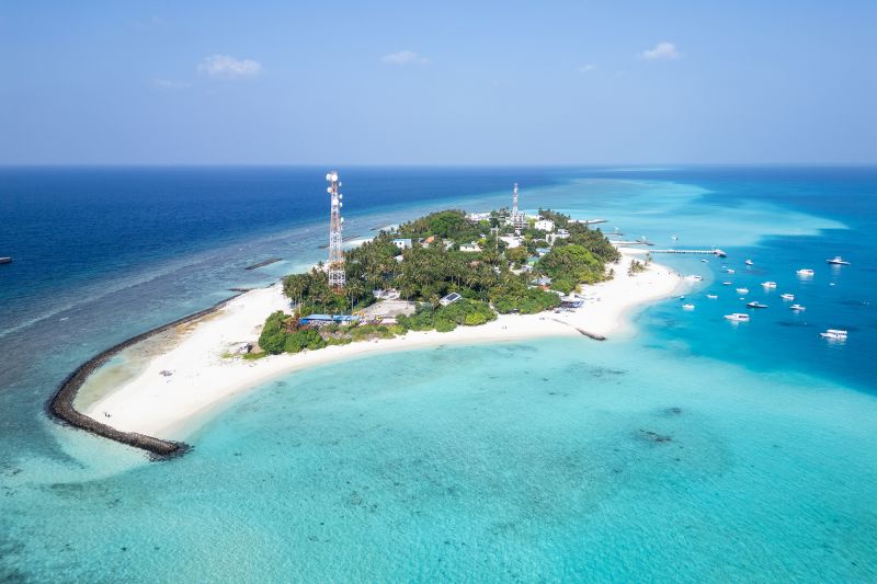 Five Italians die in Maldives cave-diving tragedy