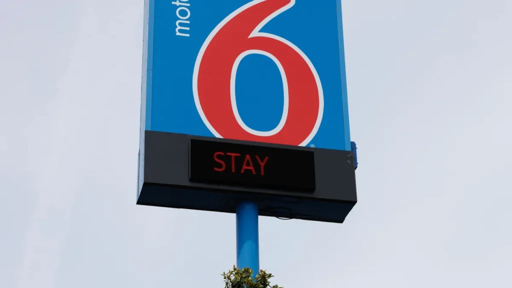 Man hospitalized after Phoenix Motel 6 shooting
