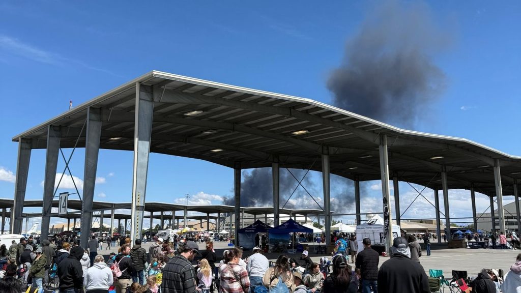 Mid-Air Collision at Airshow: EA-18 Growlers Crash, Airmen Safe