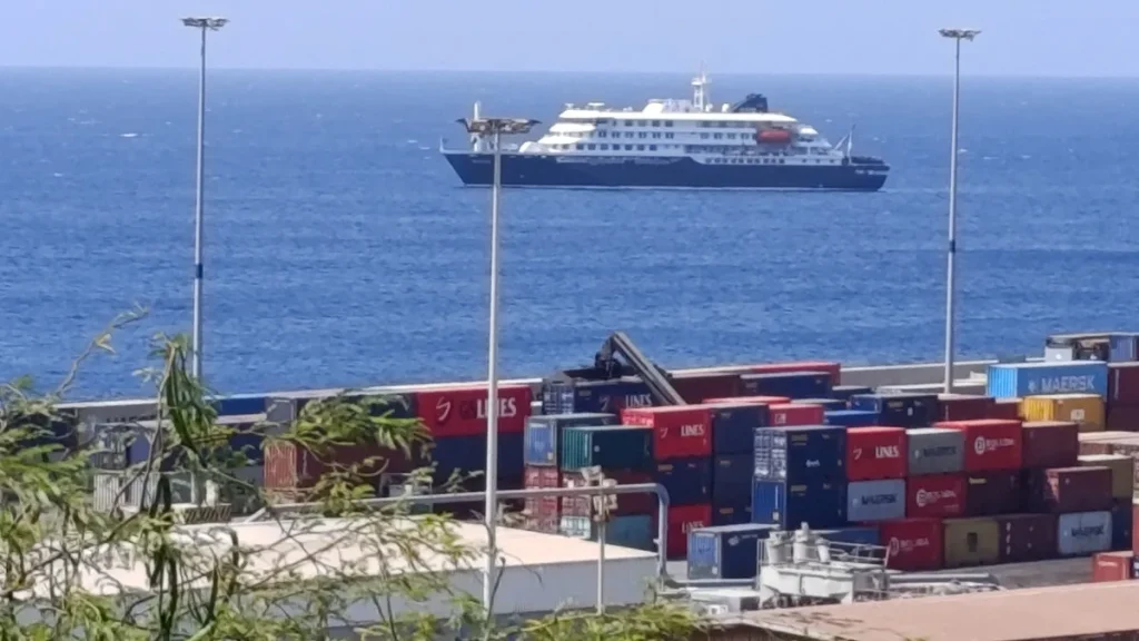 6 hantavirus cases confirmed on cruise ship, evacuation underway
