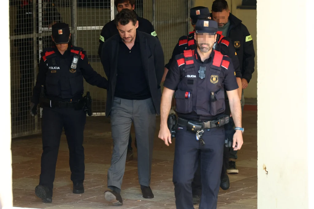 Mango boss and son in bitter dispute before cliff plunge