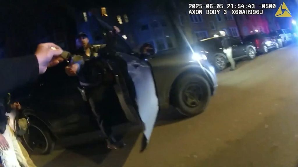 Chicago cop delays medical care for mortally wounded partner