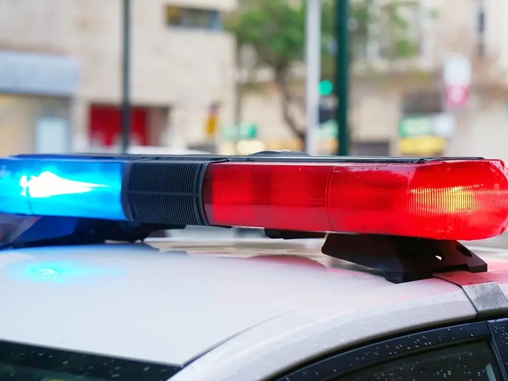 Man Enters Apartment, Steals 6 Knives
