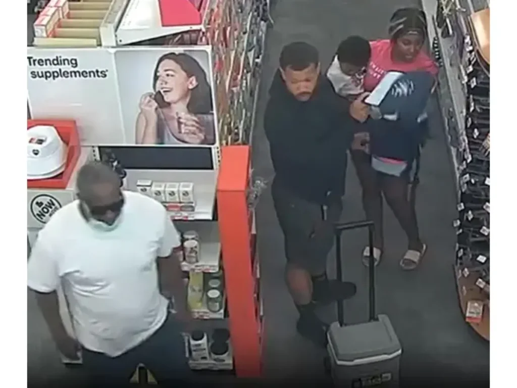 Suspects Threaten Employee With Knife