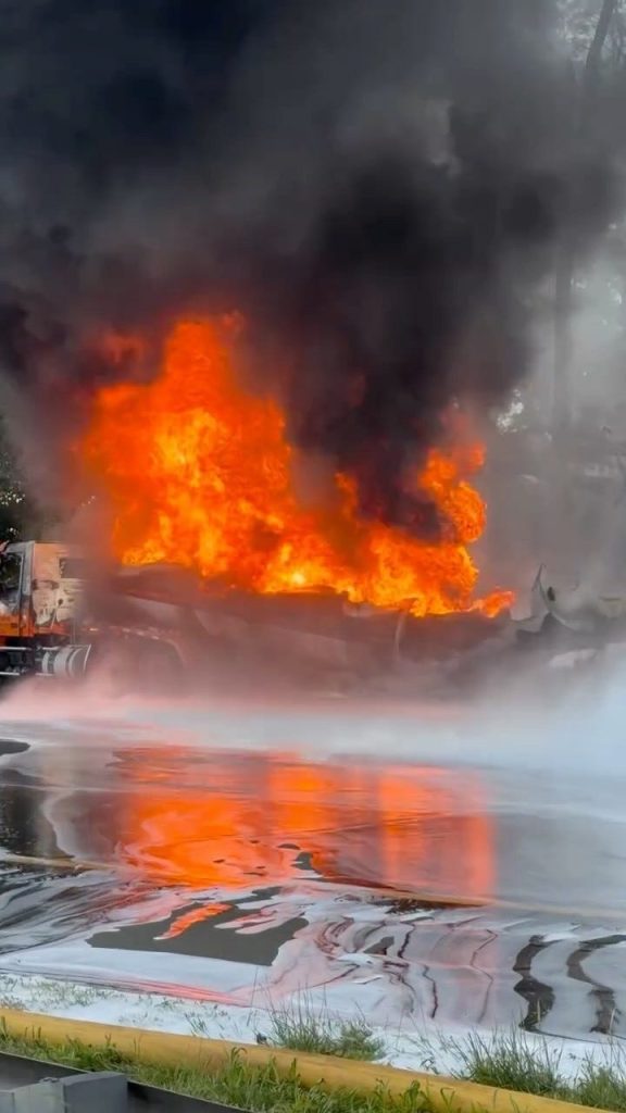Route 287 tanker fire near Edison injures 4, major closures