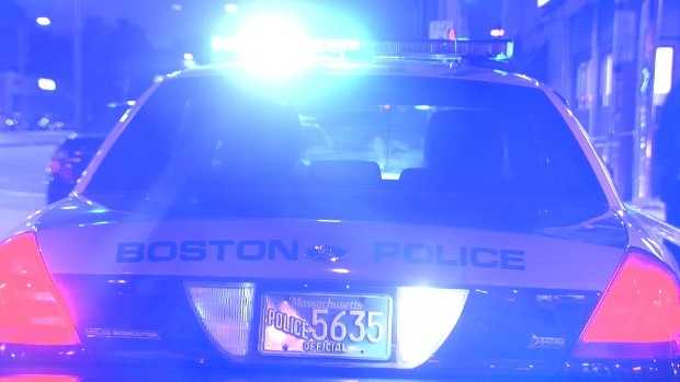 Woman robbed at gunpoint selling car in Boston