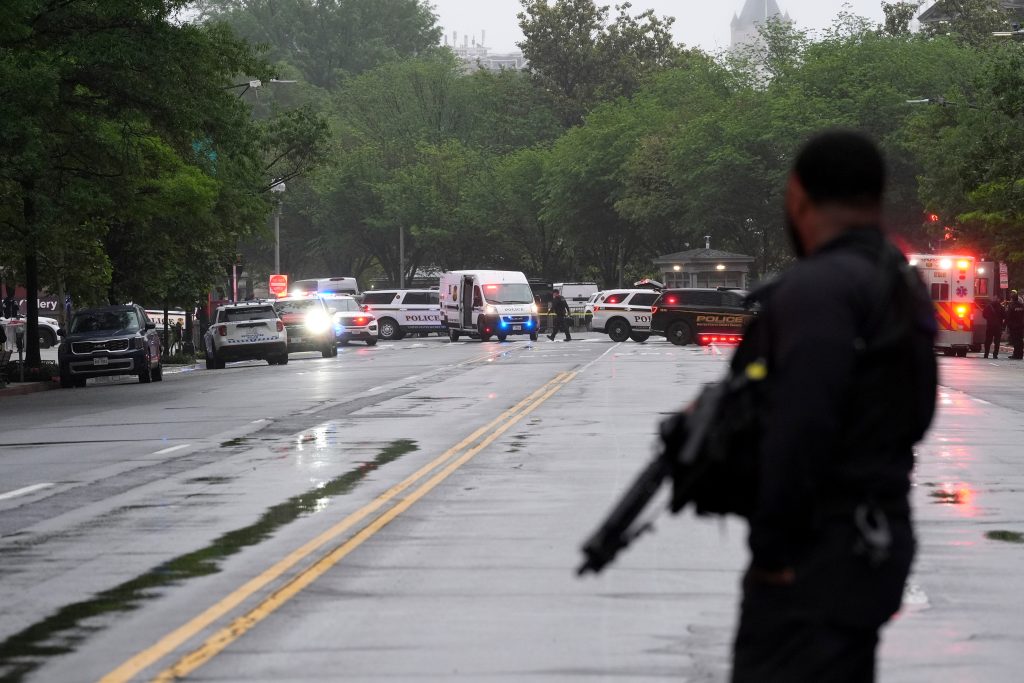 Suspect dead after White House checkpoint incident