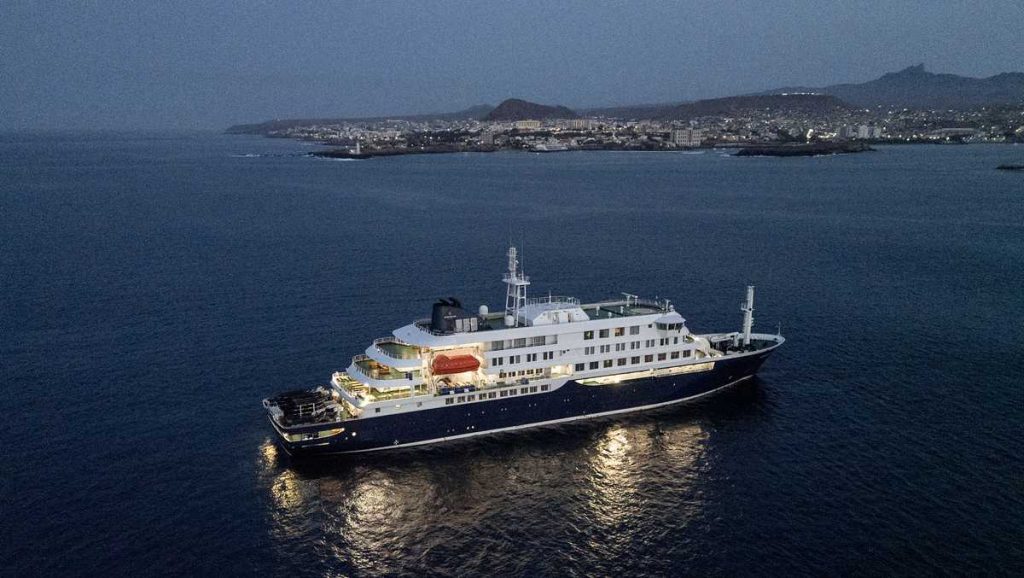 Passengers disembarking after hantavirus-hit cruise ship arrives in Tenerife