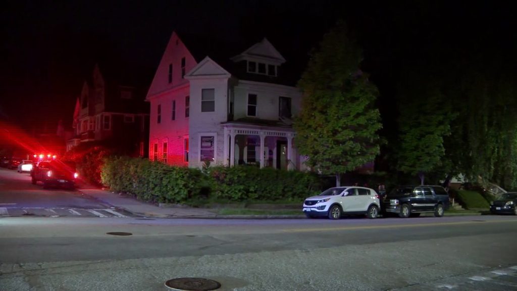 Barefoot woman runs into burning building, arrested