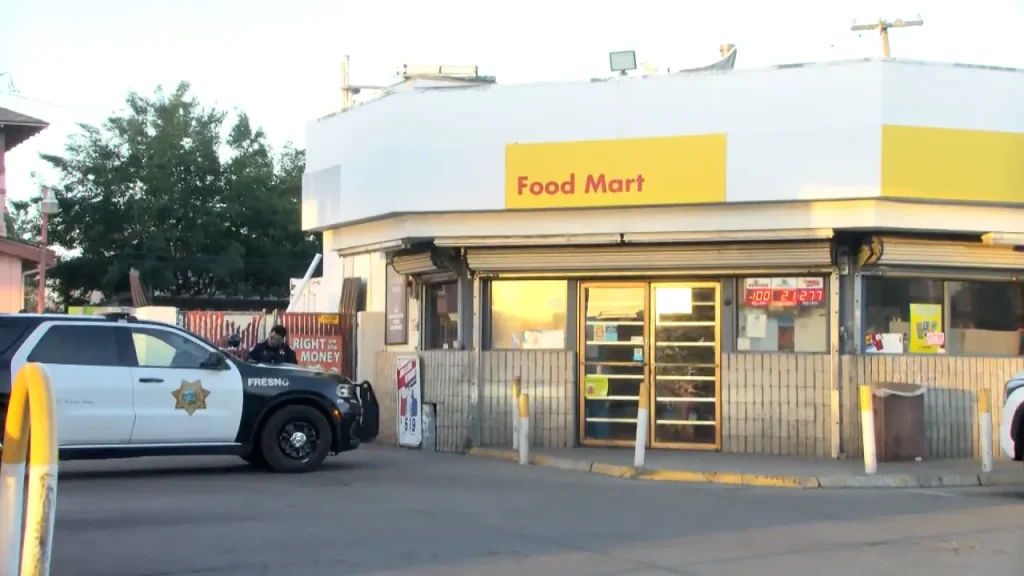 Clerk assaulted during central Fresno robbery, police say