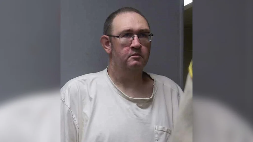 Man with child porn arrested at Madera elementary school, deputies say