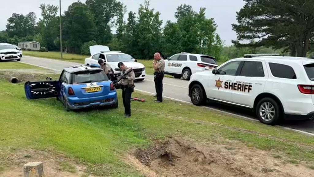 Felon Flees 85-MPH Chase, Guns Found in Car