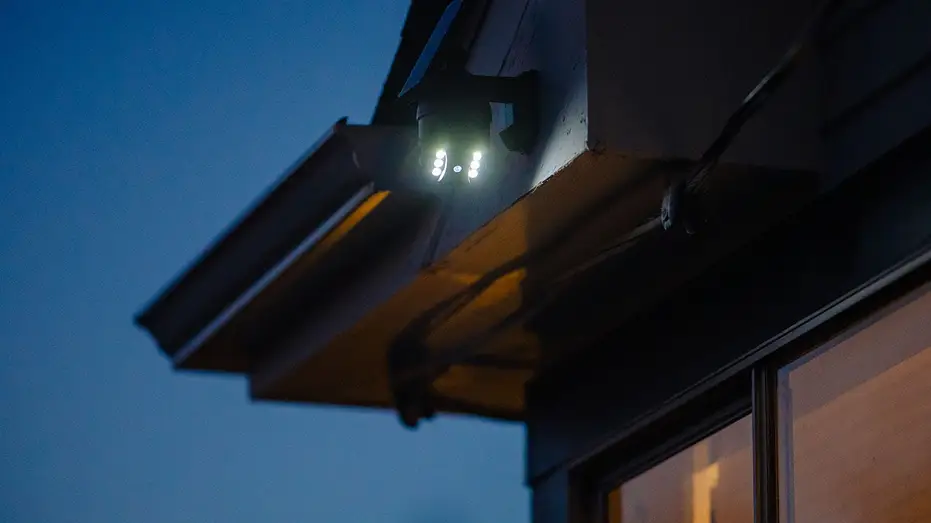 Florida man arrested for trespassing naked to fix neighbor's floodlight