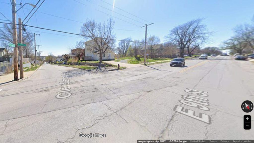 SUV crashes into tree in Kansas City, 1 dead, 4 hospitalized