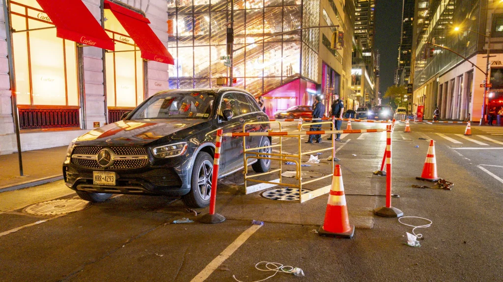Woman dies after falling into open manhole in Manhattan