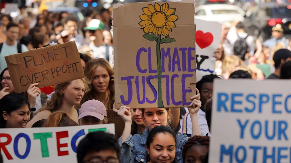 Climate refugee couple in Texas escape ends in 'literal crap show'