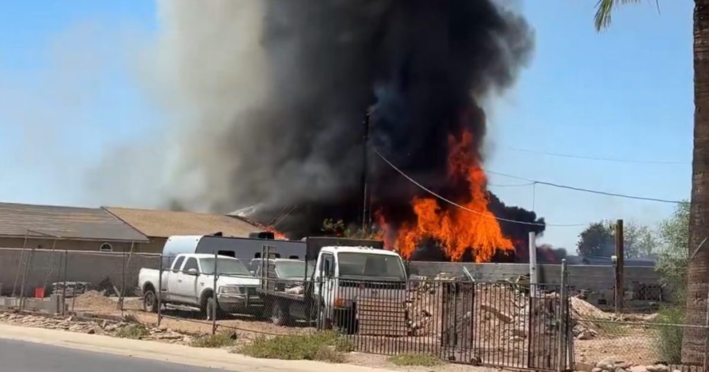 7 Displaced in Phoenix Mobile Home Blaze