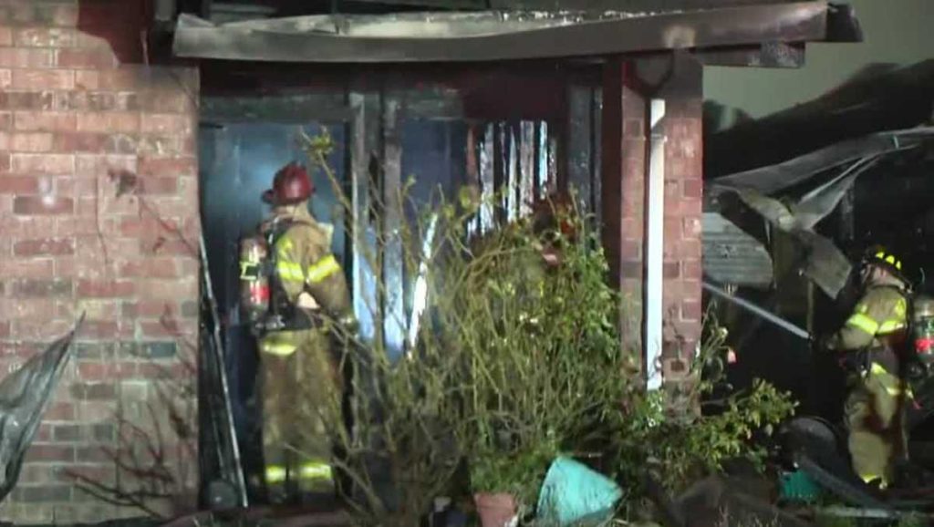 2 hospitalized after North Highlands duplex fire