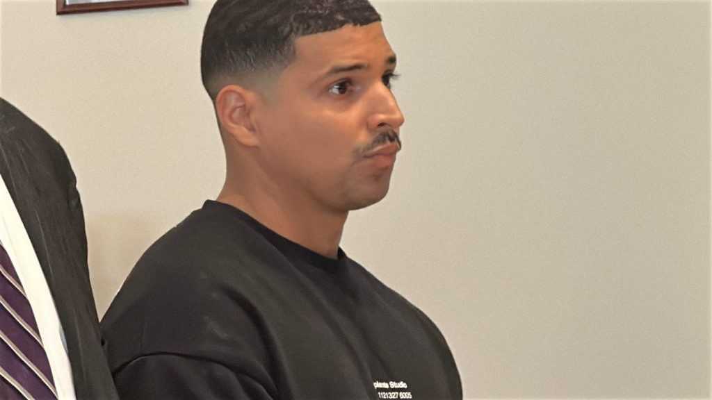 Bank employee-turned-cop pleads guilty in $113k theft