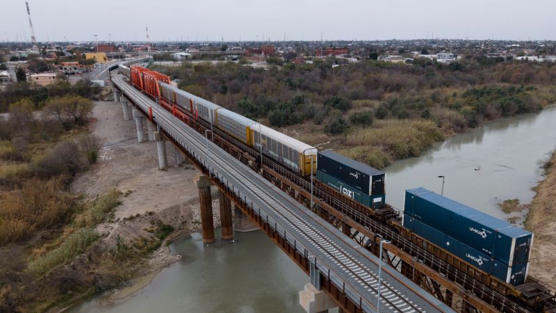 Autopsy Confirms Heat Stroke in Migrant Deaths at Texas Rail Yard