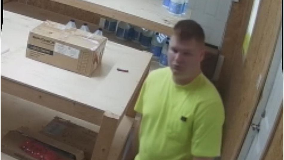 Warren County Sheriff Hunting Burglary Suspect