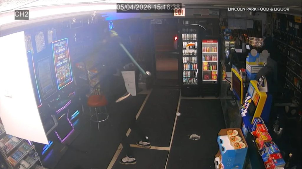 Video Shows Gang Ransacking Chicago Liquor Store